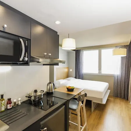 Hotel apartamentowy Adagio Access Saclay 3*